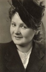 <P align=justify>8 мая <FONT color=#494949>исполняется </FONT>110 лет <FONT color=#494949>со дня рождения народной артистки РСФСР </FONT>Зои Константиновны Чекмасовой <FONT color=#494949>(8.05.1900-11.01.2007).</FONT></P> <P align=justify>8 мая <FONT color=#494949>исполняется </FONT>110 лет <FONT color=#494949>со дня рождения народной артистки РСФСР </FONT>Зои Константиновны Чекмасовой <FONT color=#494949>(8.05.1900-11.01.2007).</FONT></P>